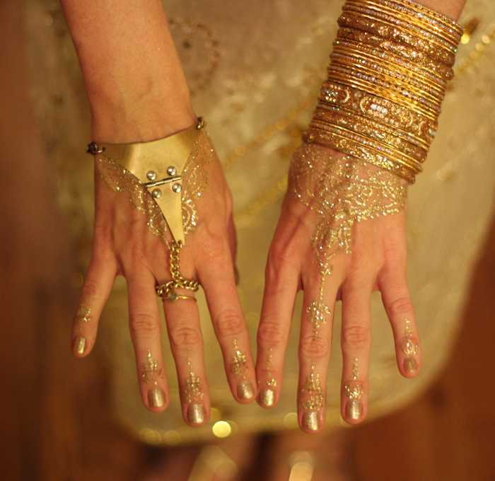 Bridal mehndi with gold touch
